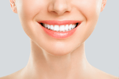 blanchiment-dentaire-risques-avec-dents-soignees-dentiste-roissy-en-brie